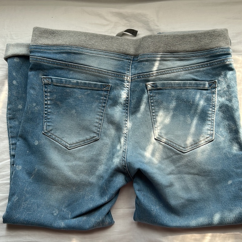 No Boundaries stretchy jean capris - Picture 7 of 10